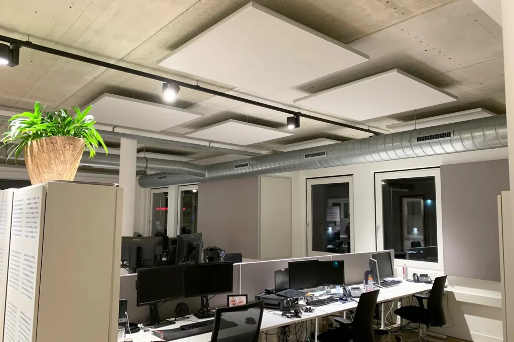 geluid op de werkvloer plafondpanelen
